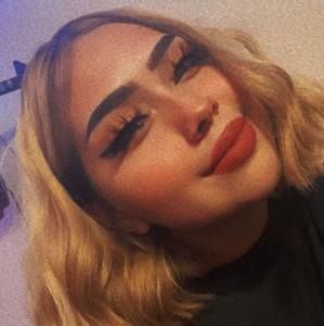 Meet your Posher, Julieta